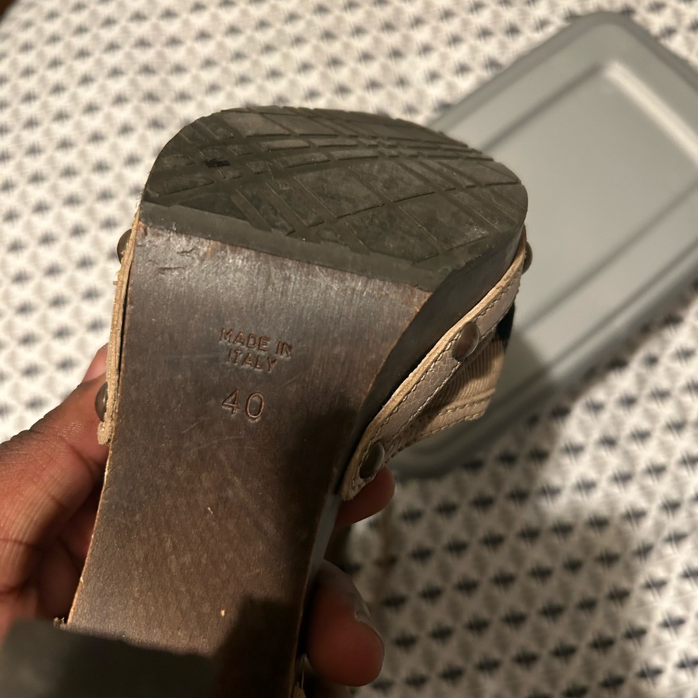 Vintage Burberry heels (100% Authentic) - Picture 7 of 7